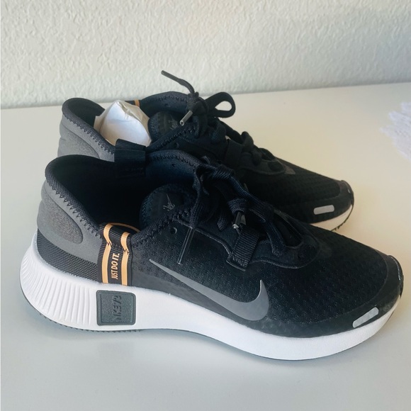 Nike Shoes - Nike Black and Gold Running Sneakers Shoes for Women’s size 6.5